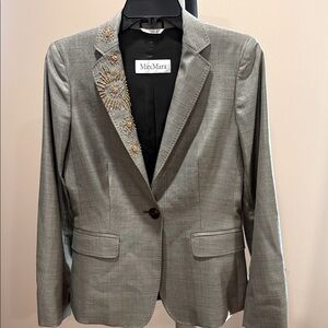Gently worn like new MaxMara blazer size 4 Made in Italy